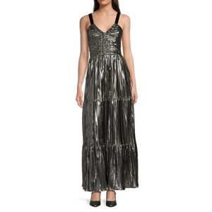 NWT NEW DKNY Shimmering Strapless Dress in Silver
Super stylish 🩶